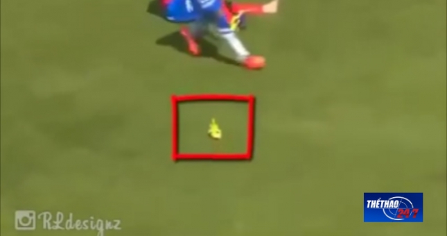 VIDEO: Cầu thủ xứng đáng đạt giải fair-play của năm