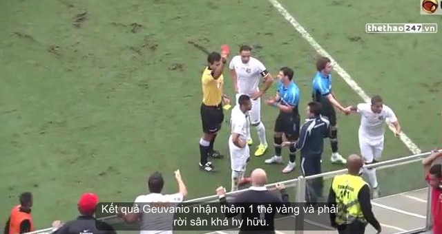 VIDEO: Cầu thủ Brazil nhận thẻ đỏ hy hữu trong lịch sử bóng đá