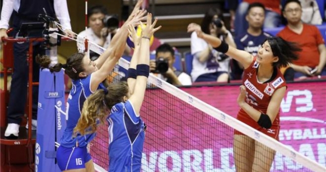 VIDEO: Loạt đôi công thót tim giữa Nhật Bản và Italia ở World GP 2015