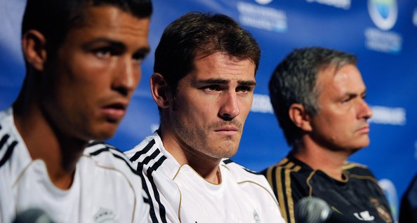 Casillas rơi lệ và lời cảnh báo cho Ronaldo