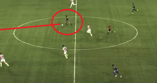 VIDEO: Pha solo ghi bàn từ giữa sân của 'Thiên thần' Kaka