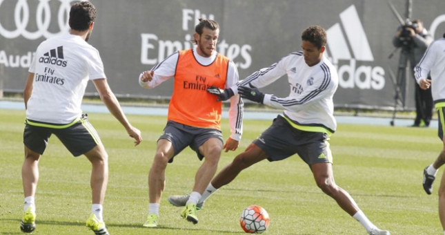 Benitez cho Real tập sơ đồ 4-2-3-1: Bale có vị trí mới