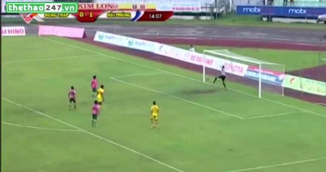 VIDEO: Sai lầm của thủ môn dẫn đến bàn thua ngớ ngẩn của Đồng Tháp