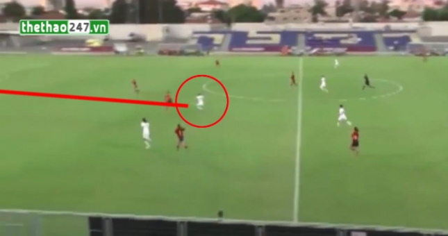 VIDEO: Tuyệt phẩm lốp bóng ở khoảng cách 45m của nữ cầu thủ U19 Anh