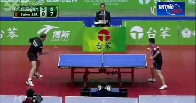 Video hài hước: Không thể nhịn cười khi xem trận đấu bóng bàn này