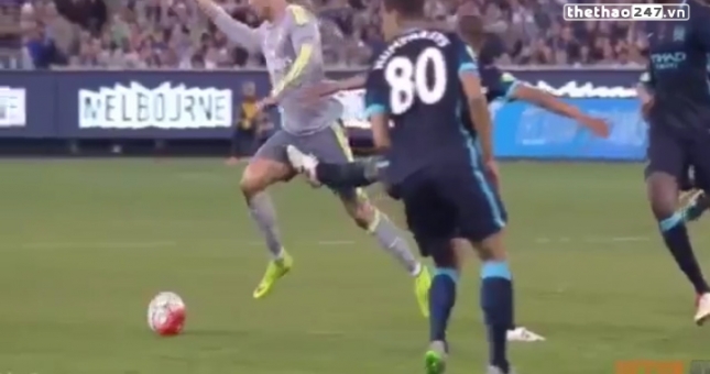 VIDEO: Tình huống Fernando đá vào 'chỗ hiểm' của CR7