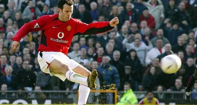 VIDEO: Xem lại pha bỏ lỡ đáng tiếc nhất trong sự nghiệp của Ryan Giggs