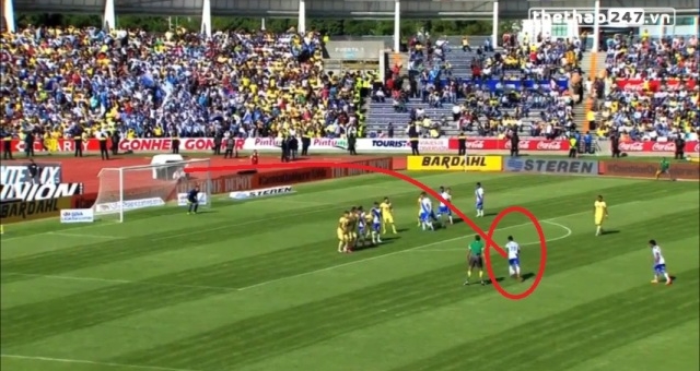 VIDEO: Tình huống sút phạt hàng rào đẹp mắt của Torres