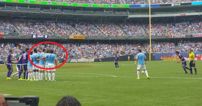 VIDEO: Pirlo chỉ điểm tuyệt hay cho thủ môn trước pha đá phạt của Kaka