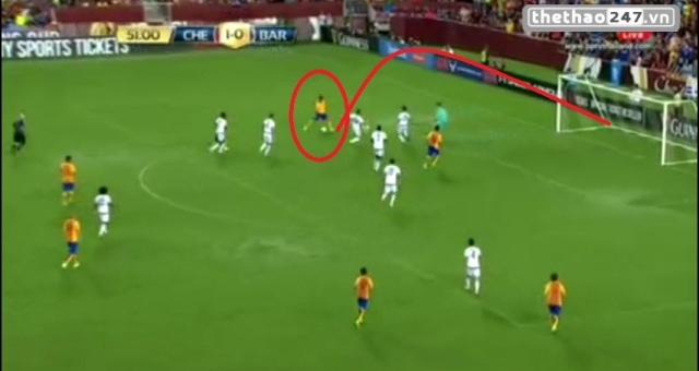 VIDEO: Suarez gỡ hòa cho Barca bằng cú lốp bóng kỹ thuật