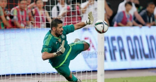 VIDEO: Thủ thành Kiko Casilla tỏa sáng xuất thần ở trận gặp AC Milan