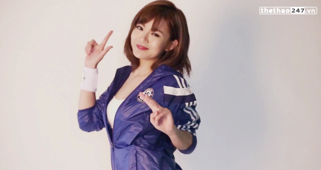 VIDEO: Hot girl Tú Linh xinh đẹp trong trang phục cầu thủ