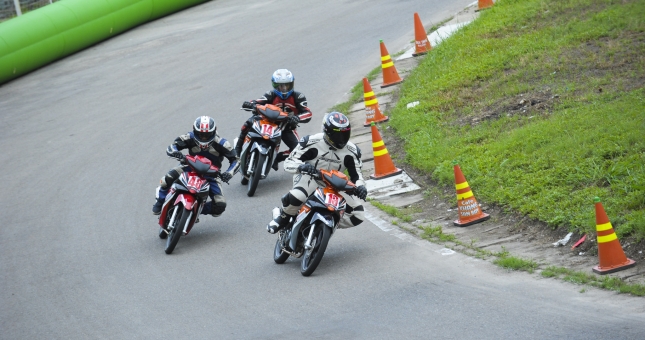 Mẫu Honda Blade 110cc lần đầu xuất hiện trên đường đua