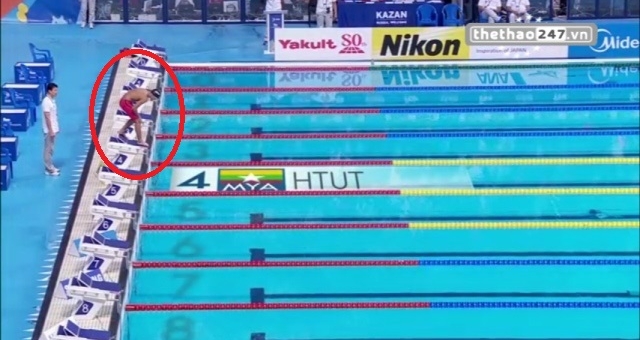 VIDEO: VĐV bơi một mình tại giải vô địch bơi thế giới 2015