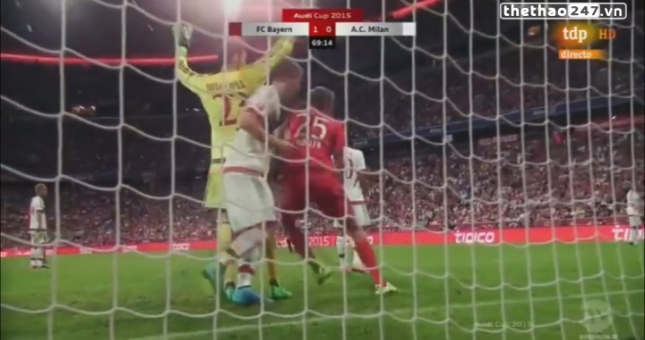 VIDEO: Thomas Muller chơi trò 'đuổi bắt' với cầu thủ AC Milan