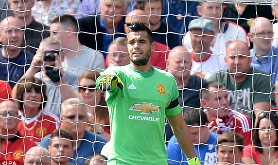 VIDEO: Màn ra mắt ấn tượng của Sergio Romero trong màu áo MU