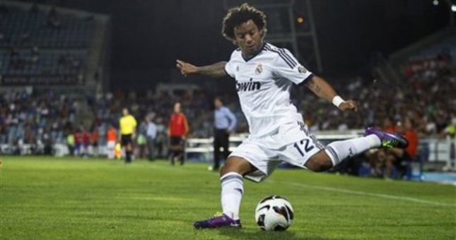 VIDEO: Fan nhí 'gặp nạn' vì cú sút như búa bổ của Marcelo