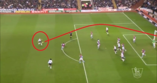 VIDEO: Pha bắt volley đẹp mắt của Paul Scholes vào lưới Aston Villa