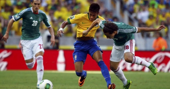 VIDEO: Những pha đi bóng như chọc tức đối phương của Neymar