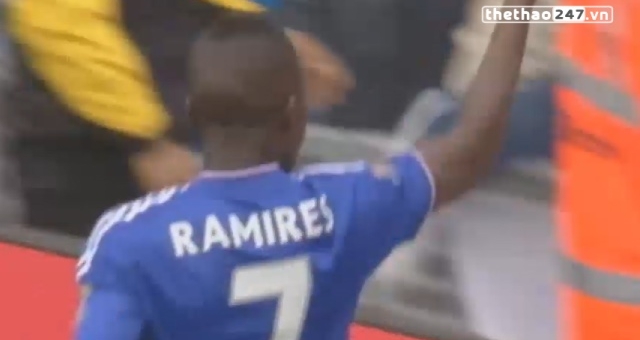 VIDEO: Ramires mải ăn mừng khi trọng tài đã căng cờ báo việt vị