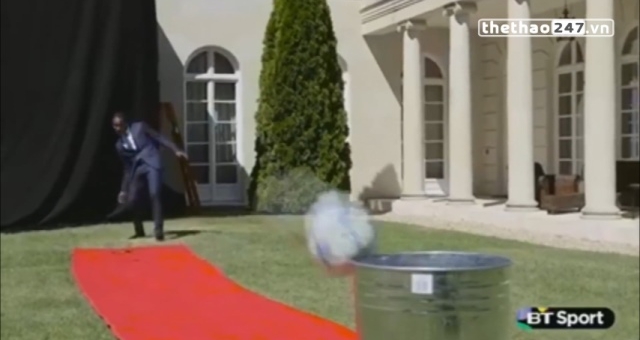 VIDEO: Các ngôi sao bóng đá thi tài sút bóng vào thùng rác