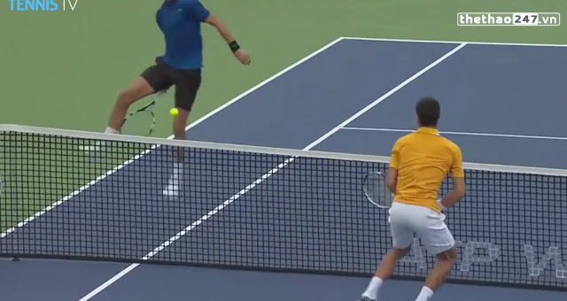 VIDEO: Cú tweener đẳng cấp của đối thủ khiến Djokovic ngỡ ngàng