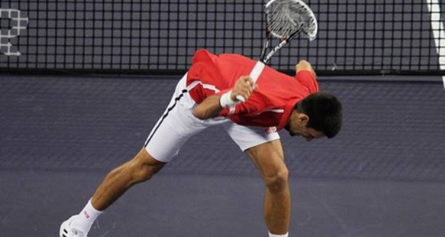 VIDEO: Djokovic không giữ được bình tĩnh đập gãy vợt sau khi để mất điểm