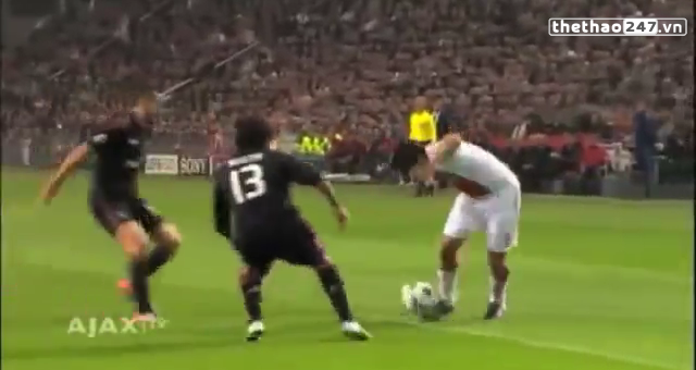 VIDEO: Pha xỏ háng ấn tượng của Luis Suarez với siêu hậu vệ Alexandro Nesta