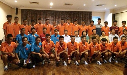 Đại sứ Việt Nam thăm và động viên, U19 Việt Nam quyết ra quân ấn tượng