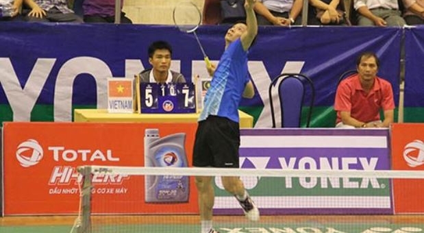 VIDEO: Tiến Minh khởi đầu suôn sẻ tại giải Cầu lông Quốc Tế Việt Nam Open 2015