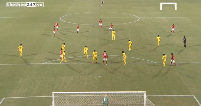 VIDEO: Pha đá phạt thành bàn từ khoảng cách gần 40m của cựu tiền vệ Tottenham