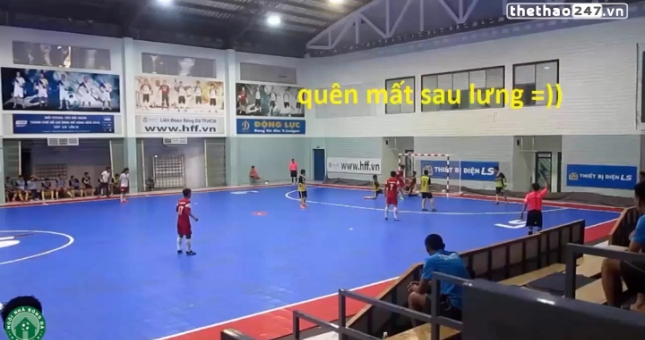 VIDEO: Cái kết của việc mải chỉ đạo đồng đội mà quên nhiệm vụ của mình