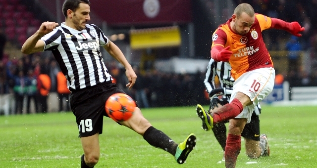 VIDEO: Wesley Sneijder - Chuyên gia săn những cú đại bác thần sầu