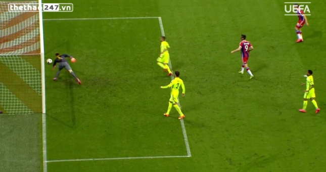 VIDEO: Thủ thành Barca sở hữu 'Pha cứu thua xuất sắc nhất châu Âu 2014-2015'