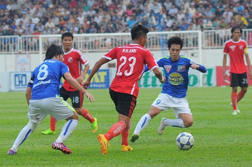 VIDEO: Văn Toàn ghi bàn thắng đầu tiên ở V-League 2015