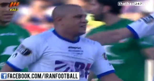 VIDEO: Roberto Carlos lập siêu phẩm sút phạt trong ngày tái xuất sân cỏ