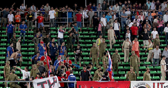 Cảnh sát Lào bắt giữ 30 CĐV Thái Lan để tránh bạo động