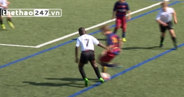 VIDEO: Tròn mắt với pha xử lý kỹ thuật của sao nhí Barca