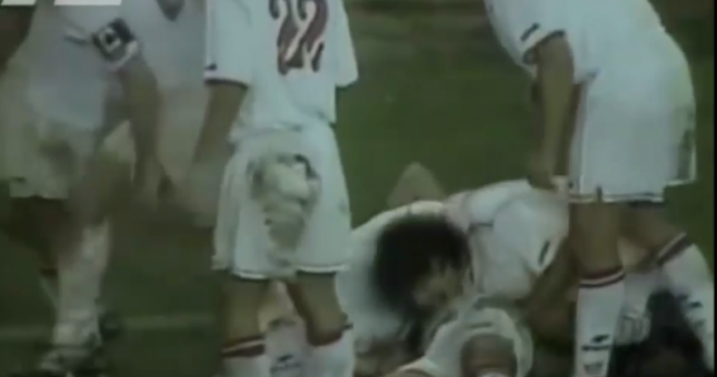 VIDEO: Màn ăn mừng quái dị nhất lịch sử