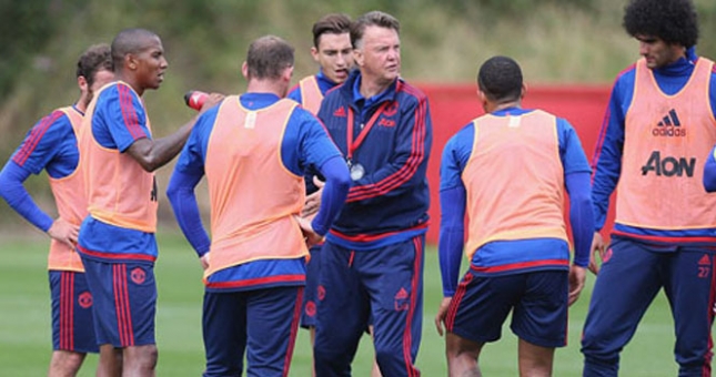 HLV Van Gaal tiết lộ nội dung cuộc gặp Rooney và Carrick