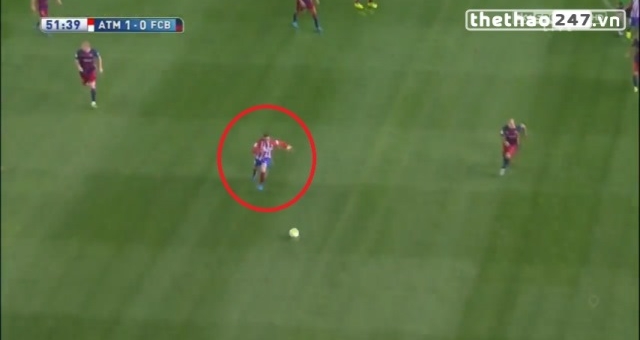 VIDEO: Pha bứt tốc ghi bàn sát thủ của Torres vào lưới Barca