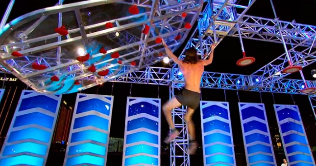 VIDEO: Người đầu tiên giành chiến thắng ở cuộc thi Chiến binh Ninja Mỹ