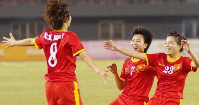 Thắng đậm Myanmar 4-2, nữ VN vươn lên vị trí thứ ba