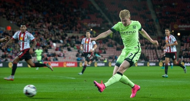 VIDEO: Pha ghi bàn ở góc sút siêu hẹp của De Bruyne