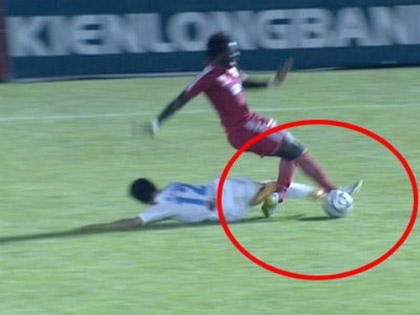 Thanh Hào khóc nức nở khi khiến Abass phải nhập viện