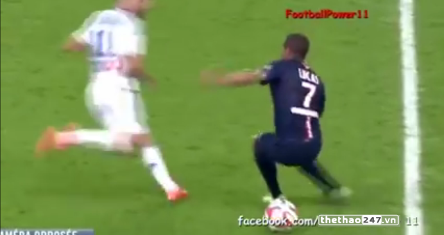 VIDEO: Đỉnh cao của kỹ thuật lừa bóng qua đối phương