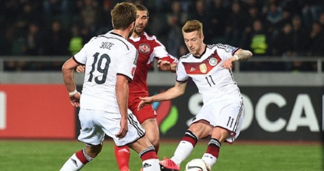 Joachim Low bảo vệ Marco Reus sau màn tái xuất nghèo nàn