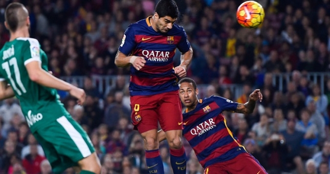 Barca - Eibar: Mascherano nhận thẻ đỏ, Suarez tỏa sáng giúp Barca có 3 điểm