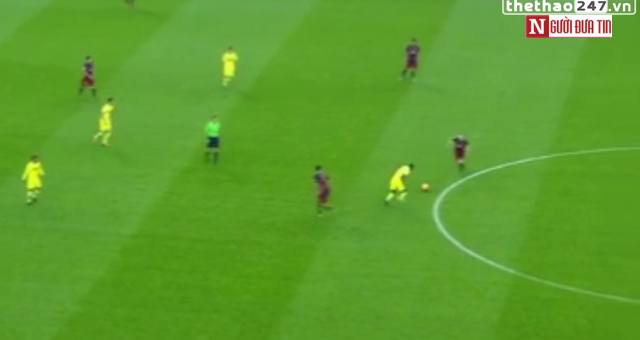 VIDEO: Cầu thủ Villarreal 'dại dột' chơi bóng ma cùng Busquets và Iniesta