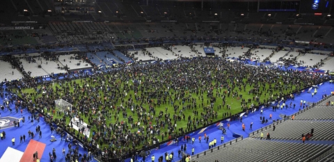 Trận Pháp vs Đức hoảng loạn vì đánh bom liều mạng